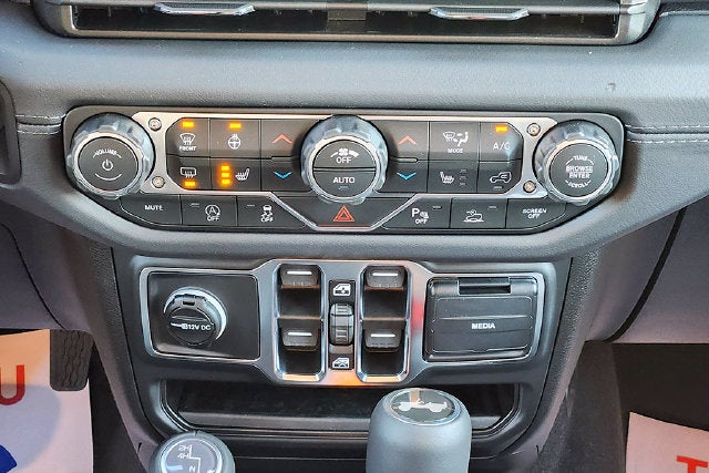 2027 Jeep Wrangler WRANGLER 4-DOOR SAHARA