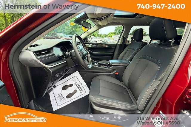 2023 Jeep Grand Cherokee Laredo 4x4