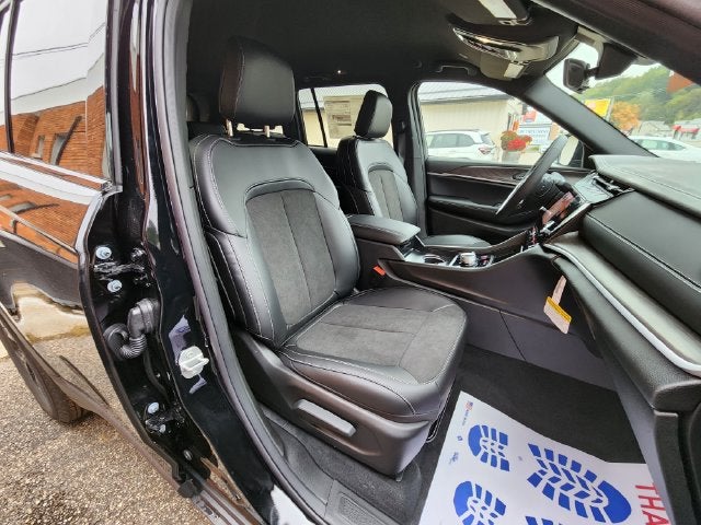 2027 Jeep Grand Cherokee GRAND CHEROKEE LAREDO ALTITUDE 4X4