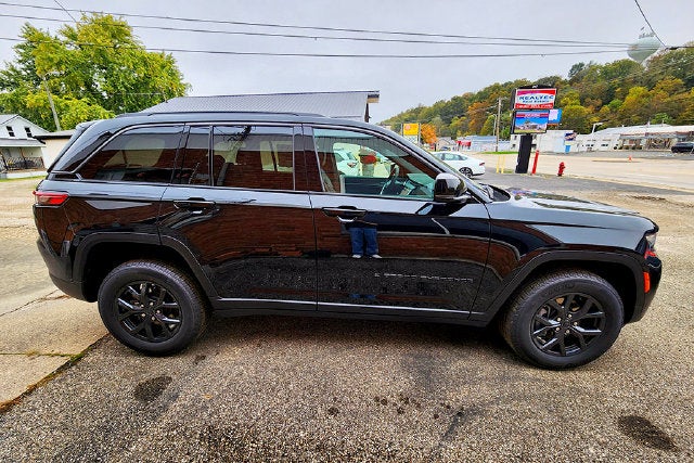 2027 Jeep Grand Cherokee GRAND CHEROKEE LAREDO ALTITUDE 4X4