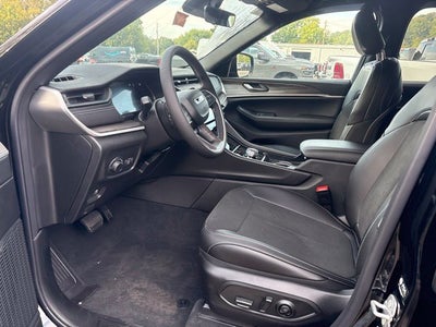 2027 Jeep Grand Cherokee GRAND CHEROKEE LAREDO ALTITUDE 4X4