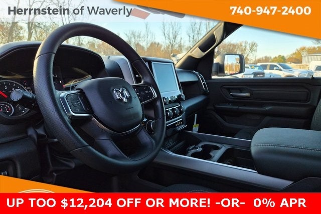 2025 RAM 1500 Tradesman Crew Cab 4x4 5'7' Box