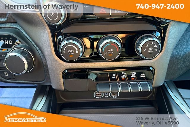 2026 RAM 1500 RAM 1500 EXPRESS CREW CAB 4X4 5'7' BOX