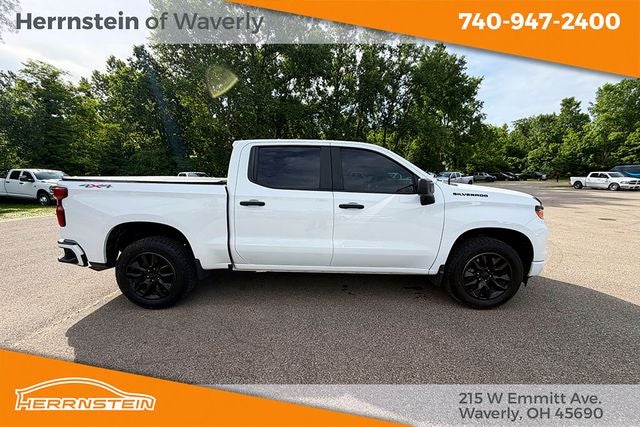 2023 Chevrolet Silverado 1500 4WD Crew Cab Short Bed Custom