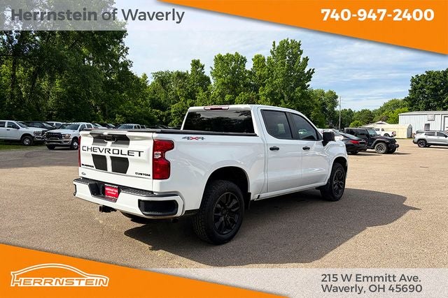 2023 Chevrolet Silverado 1500 4WD Crew Cab Short Bed Custom