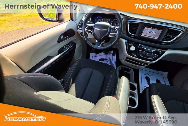 2022 Chrysler Voyager LX