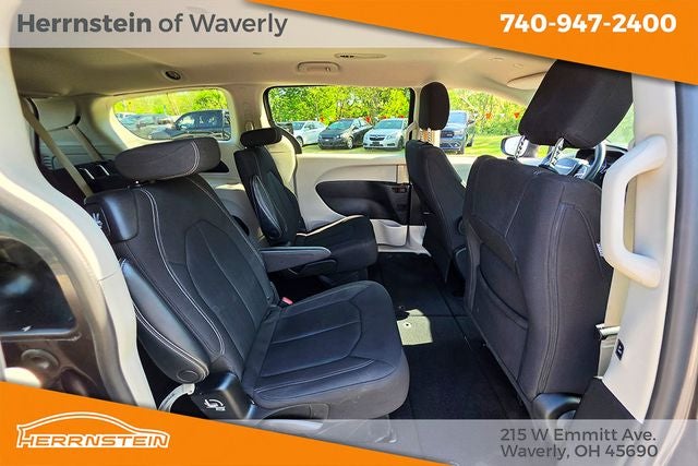 2022 Chrysler Voyager LX