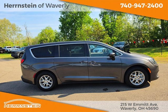 2022 Chrysler Voyager LX