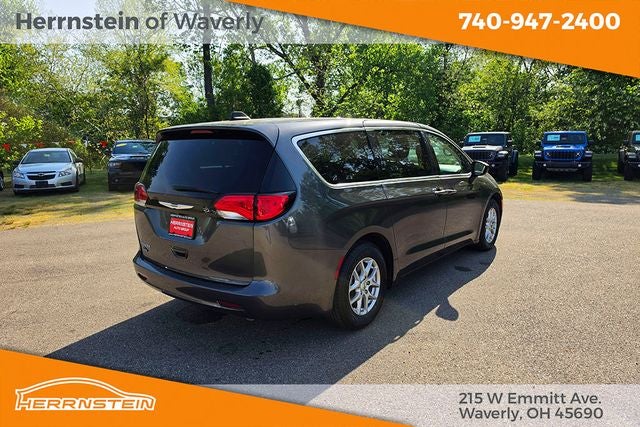 2022 Chrysler Voyager LX