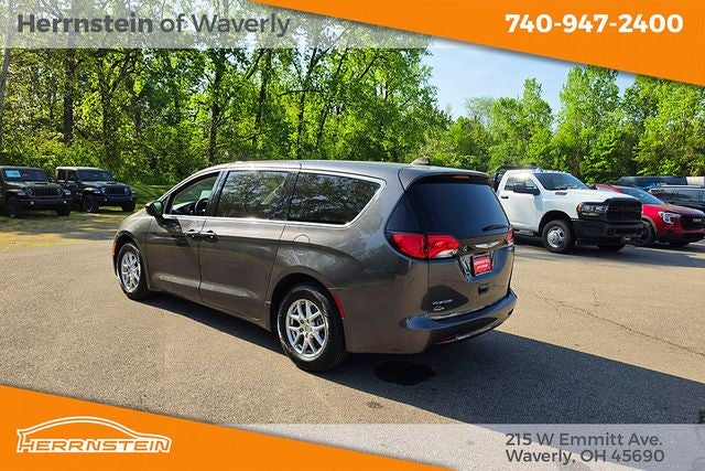 2022 Chrysler Voyager LX