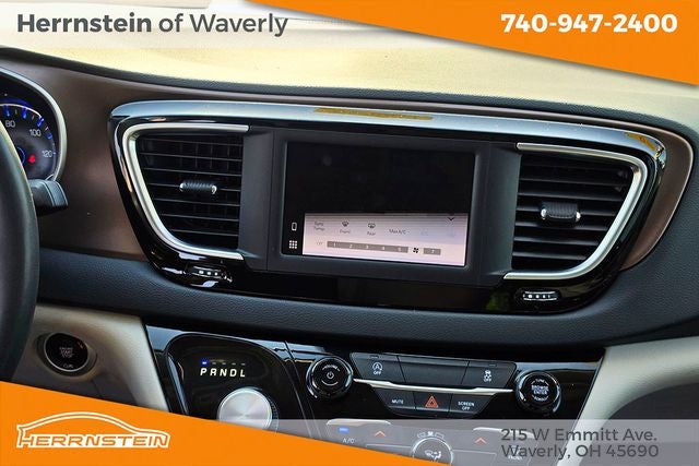 2022 Chrysler Voyager LX