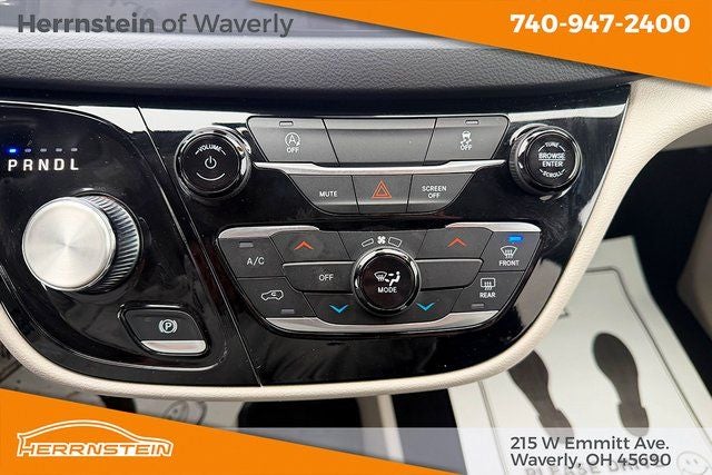 2023 Chrysler Voyager LX