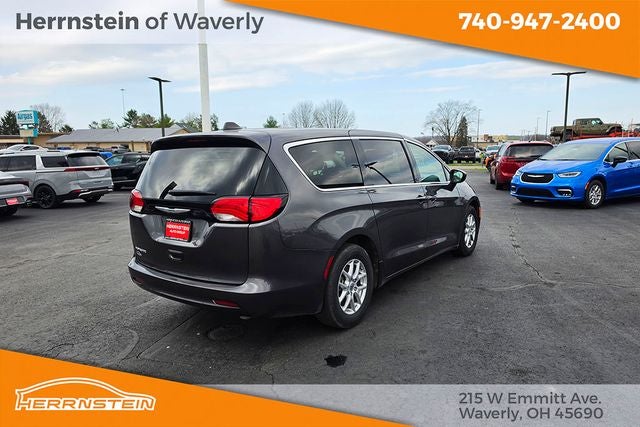 2023 Chrysler Voyager LX