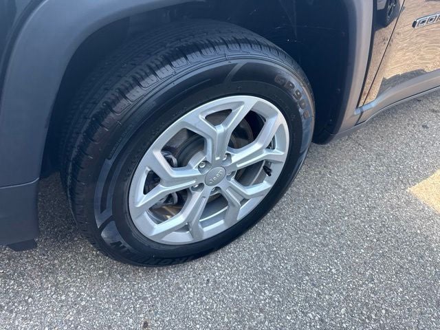 Used 2024 Jeep Compass Latitude with VIN 3C4NJDBNXRT117667 for sale in Waverly, OH