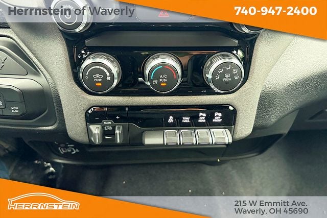 2026 RAM Ram 2500 RAM 2500 BLACK EXPRESS CREW CAB 4X4 6'4' BOX