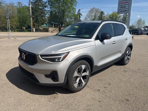 2024 Volvo XC40 B5 Plus Dark Theme
