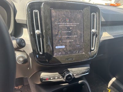 2024 Volvo XC40 B5 Plus Dark Theme