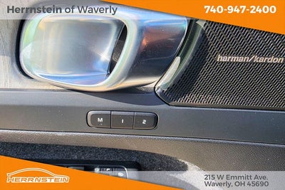 2024 Volvo XC40 B5 Plus Dark Theme