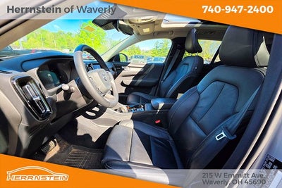 2024 Volvo XC40 B5 Plus Dark Theme