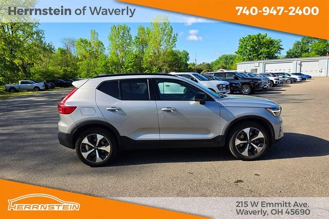 2024 Volvo XC40 B5 Plus Dark Theme