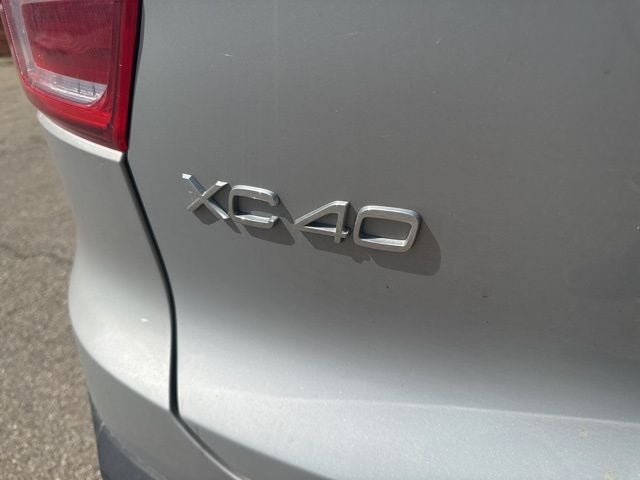 2024 Volvo XC40 B5 Plus Dark Theme