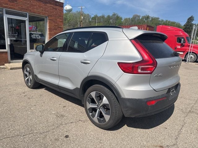 2024 Volvo XC40 B5 Plus Dark Theme